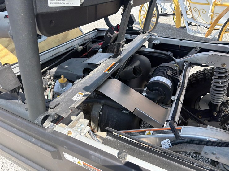 club-car-carryall-1700-image-5