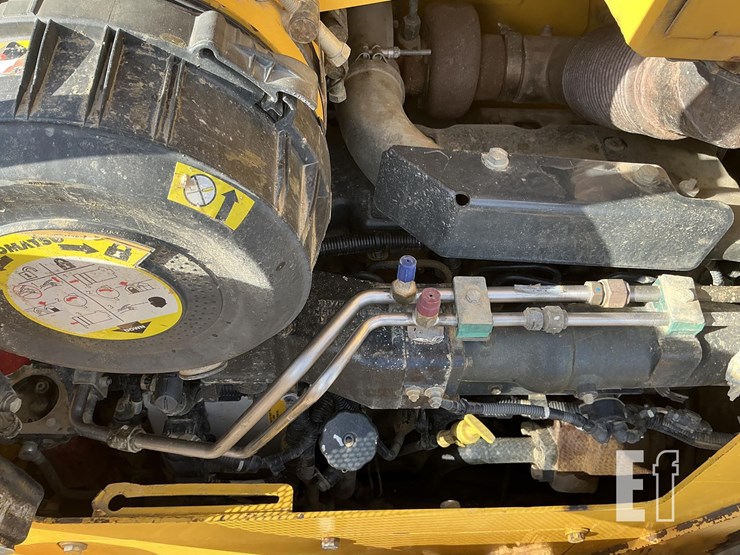 2014-komatsu-d51pxi-22-image-17