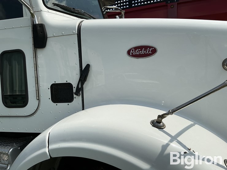 2015-peterbilt-365-image-17