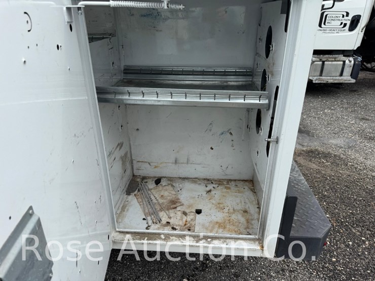 2022-chevrolet-3500-image-11