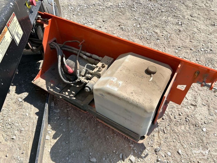 jlg-scissor-lift-image-8