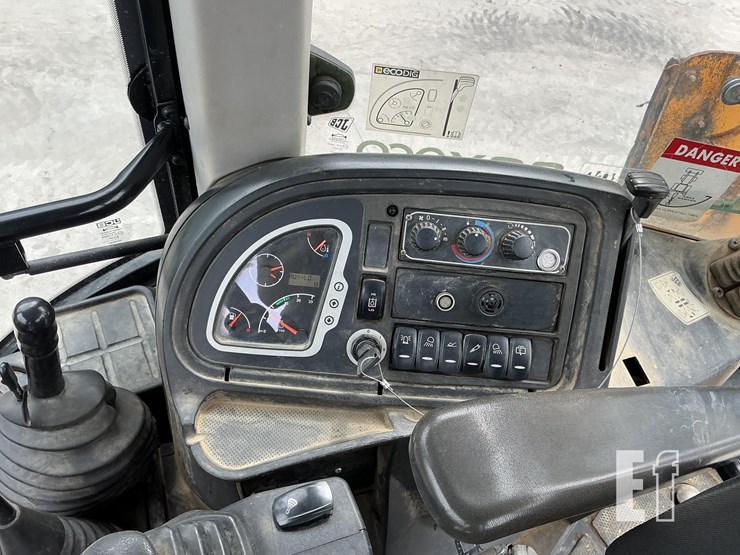 2016-jcb-3cx14-image-13