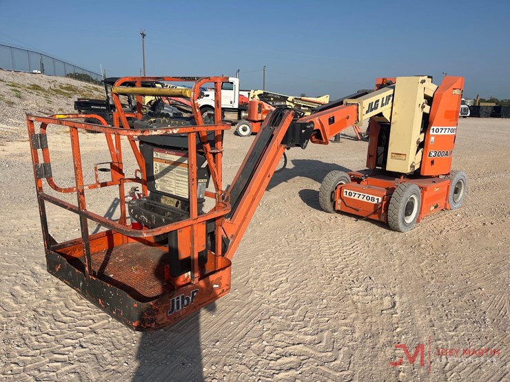 jlg-e300ajp-image-2