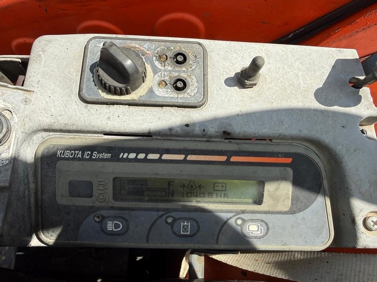 2011-kubota-u35-image-22