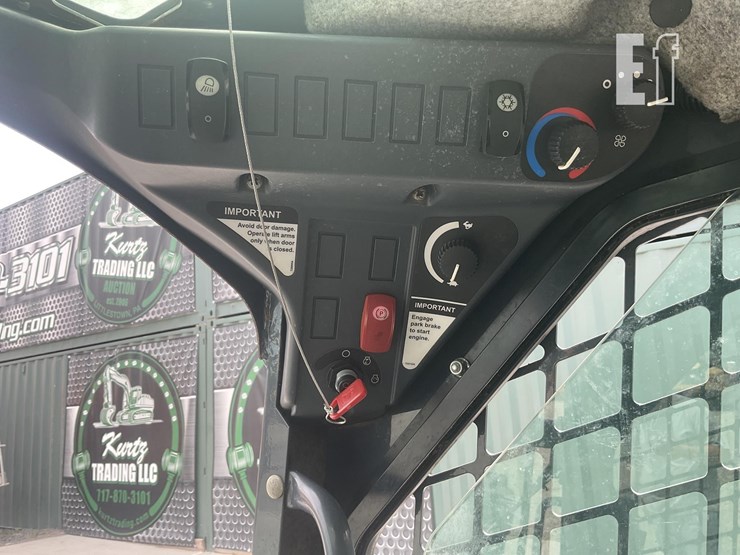 2016-deere-318e-image-13