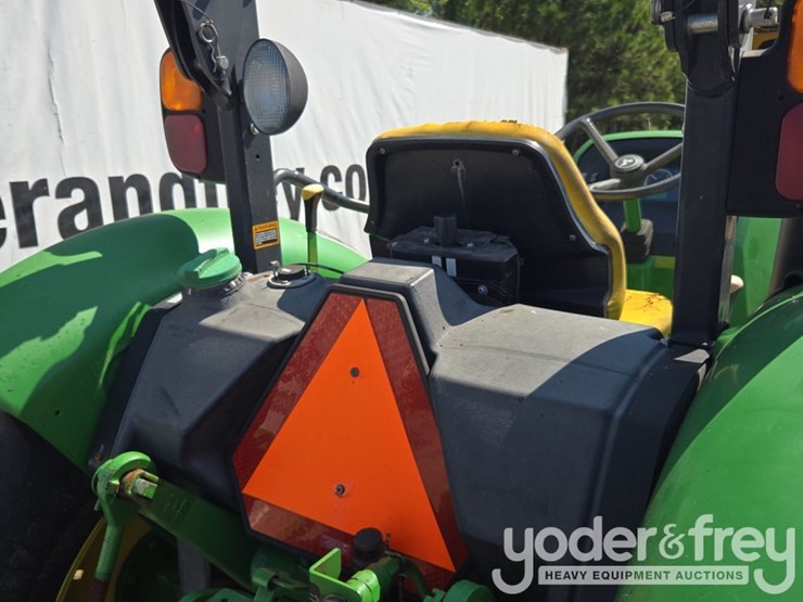 2016-john-deere-5055e-image-22
