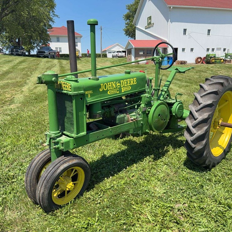 JOHN DEERE B