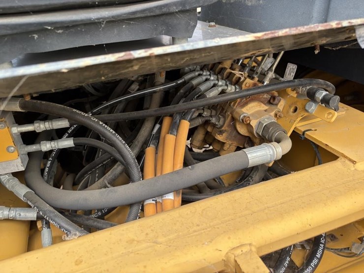 2013-deere-210k-ep-image-24