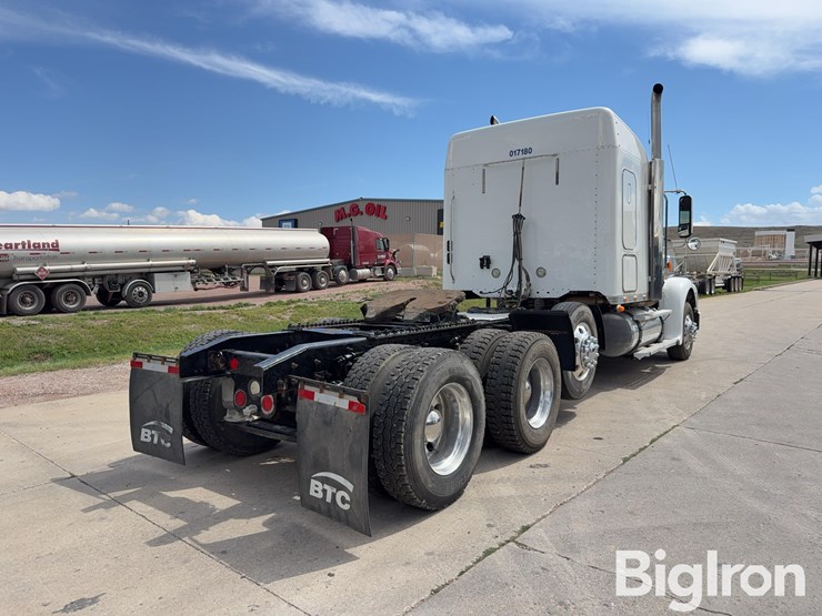 2012-freightliner-coronado-132-image-5