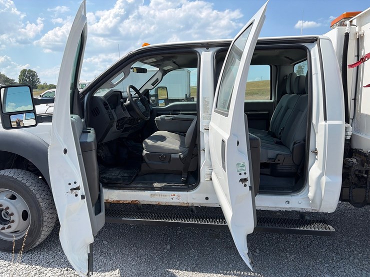 2012-ford-f550-image-13