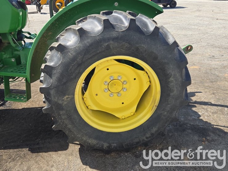 2016-john-deere-5055e-image-10