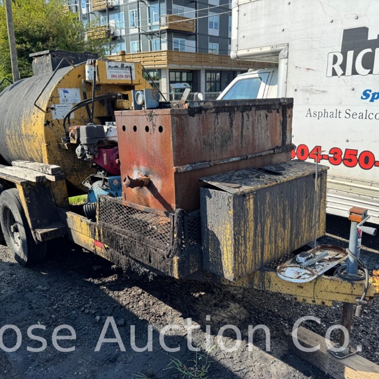 2007 Seal Rite 700 Gal Seal coating Unit.