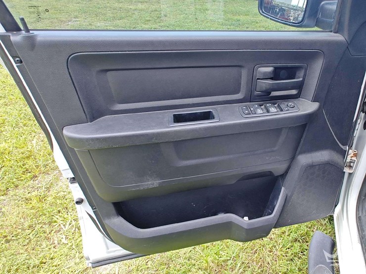 2017-dodge-1500-image-21