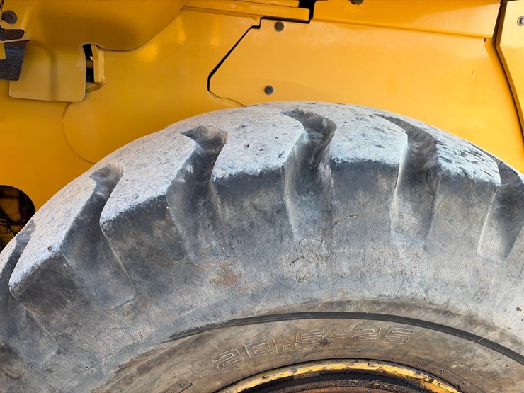 2015-caterpillar-924k-image-5