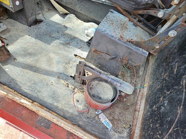hesston-6450-image-31