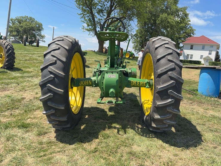 john-deere-b-image-4
