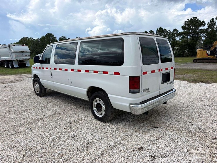 2009-ford-e150-image-3