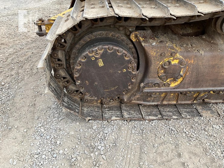 2015-komatsu-d61ex-23-image-10