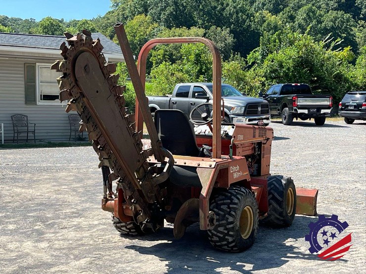 2001-ditch-witch-3700-image-16