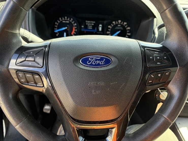 2019-ford-explorer-image-28