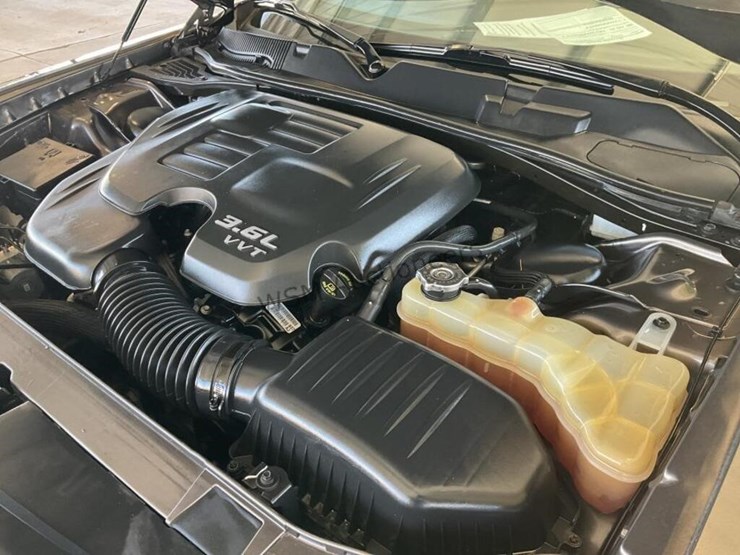 2016-dodge-challenger-coupe-image-11