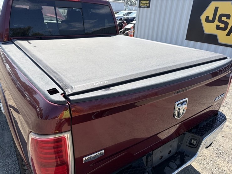 2017-ram-1500-laramie-image-19