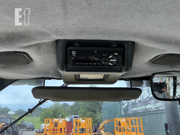 2015-caterpillar-416f-image-16