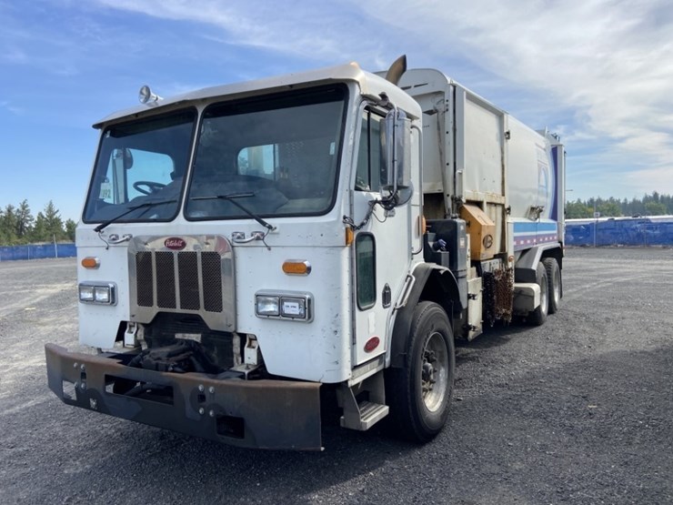 2012-peterbilt-320-image-1