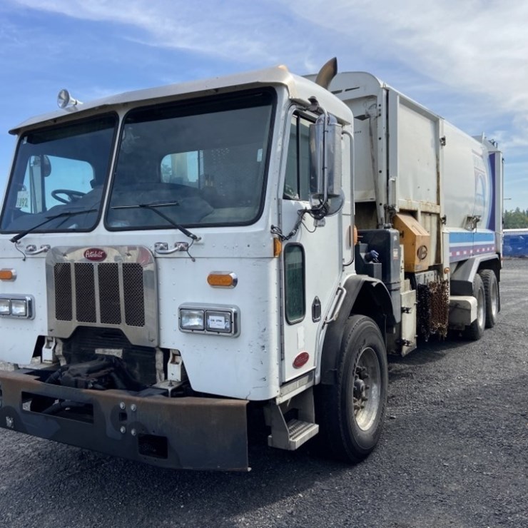 2012 PETERBILT 320