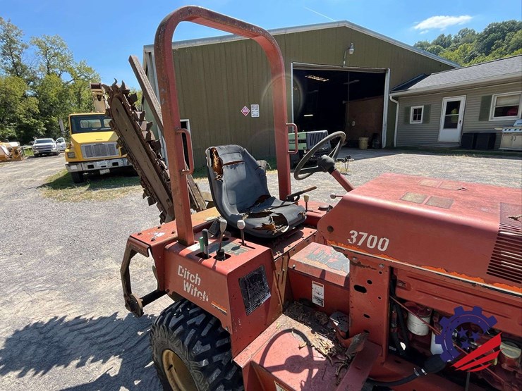 2001-ditch-witch-3700-image-26