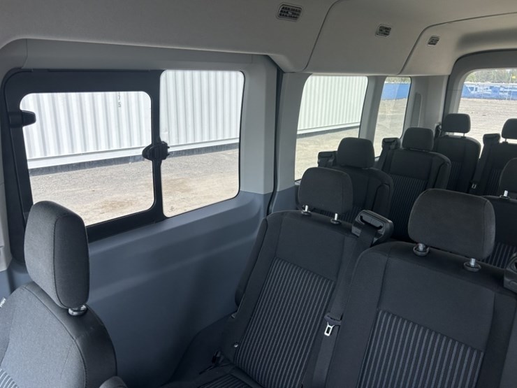 2017-ford-transit-image-23