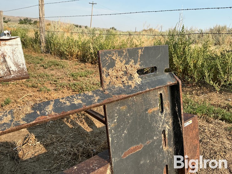 skid-steer-bale-spear-attachment-image-11