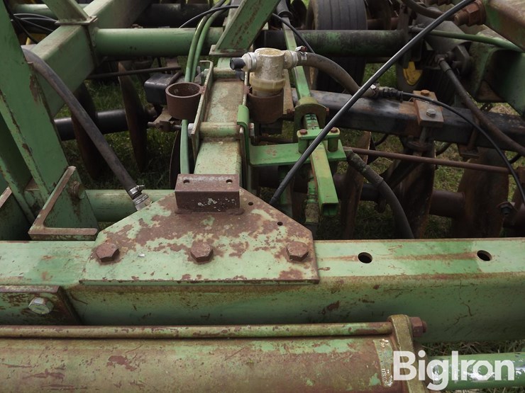 john-deere-230-image-13