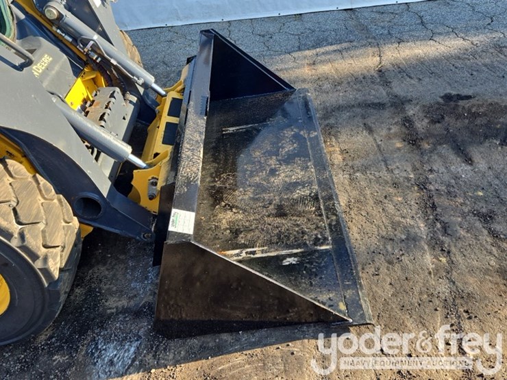 2019-deere-324g-image-13