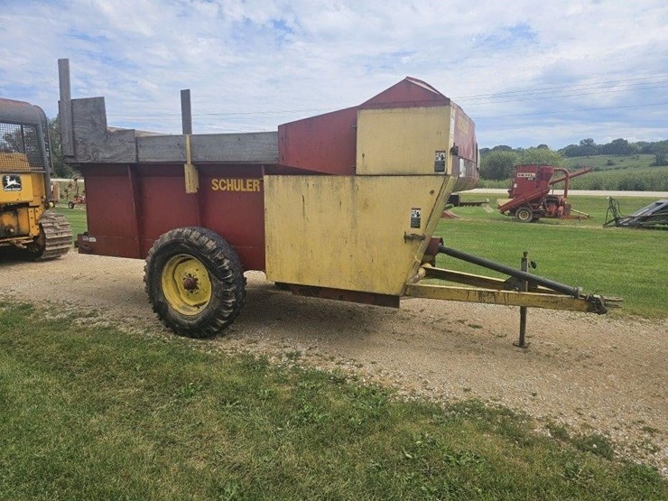 schuller-feed-wagon-image-3