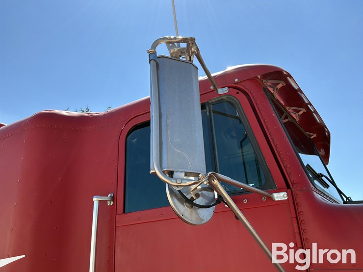 1995-freightliner-fld112-image-18