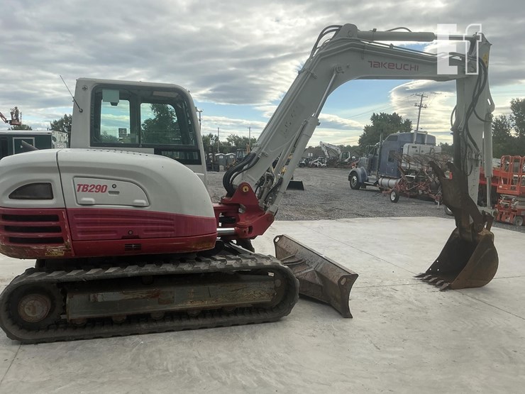 2015-takeuchi-tb290-image-5