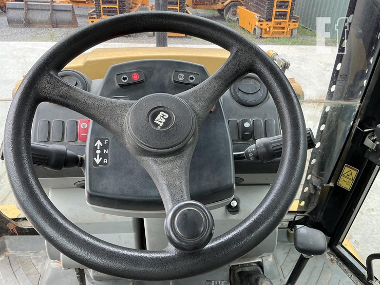 2015-caterpillar-416f-image-15
