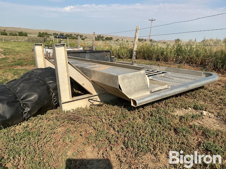 merritt-headache-rack-w/chains-and-tarp-image-1