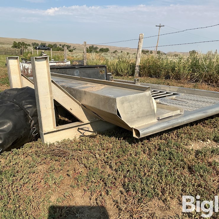 Merritt Headache Rack W/Chains And Tarp
