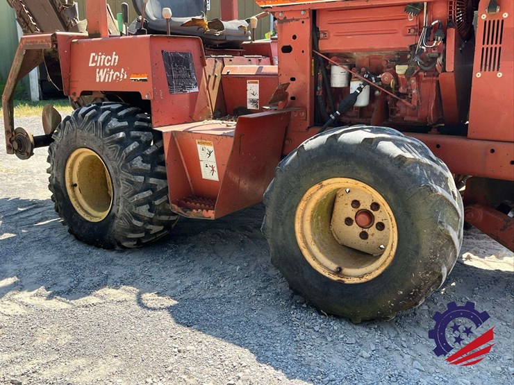 2001-ditch-witch-3700-image-8
