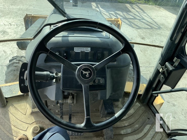 2010-deere-310j-image-16