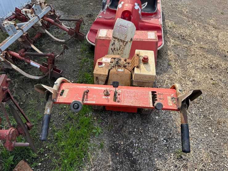 #52-•-jacobsen-imperial-626-two-stage-snowblower-image-2