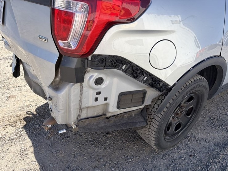 2016-ford-explorer-image-18