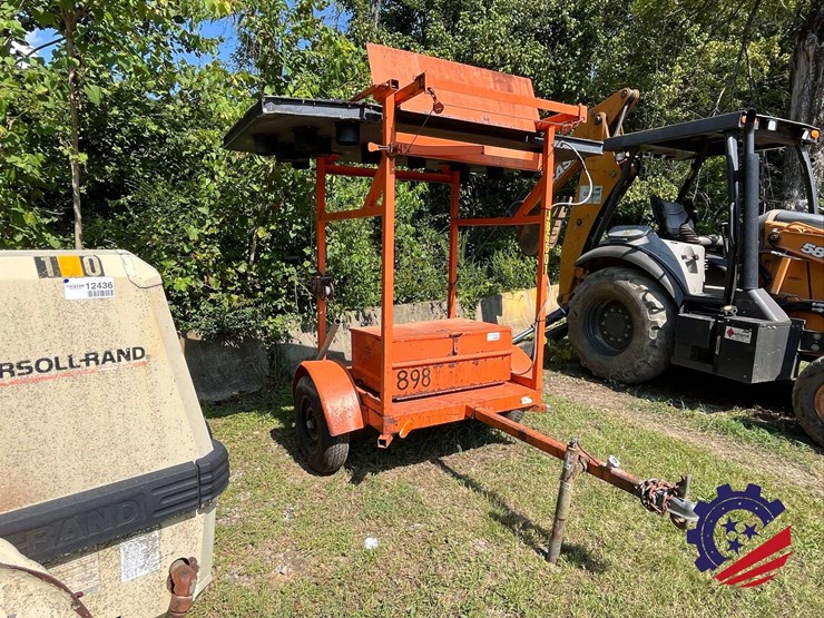 psc-arrowmaster-vi-1500-solar-powered-/-towable-arrow-board-image-4