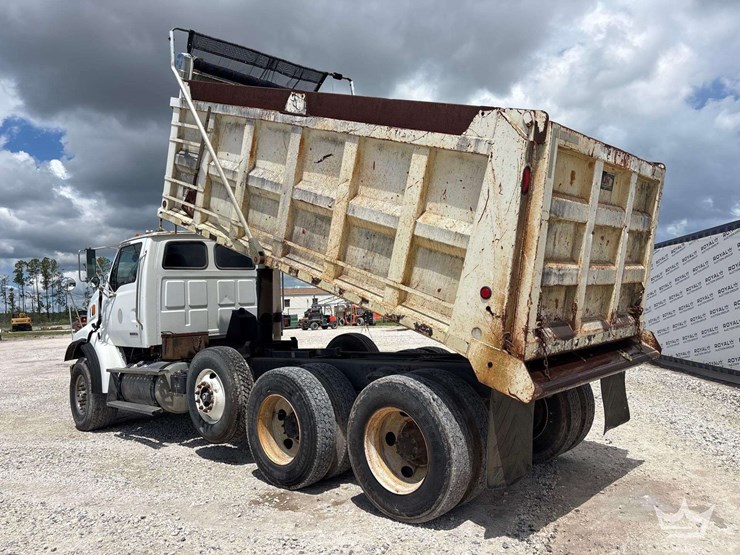 2009-sterling-l9500-image-4