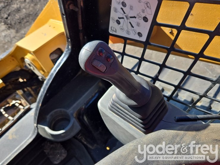2023-caterpillar-289d3-image-23