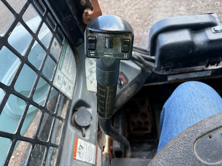 2020-bobcat-t595-image-27
