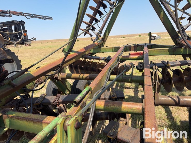 john-deere-330-image-15