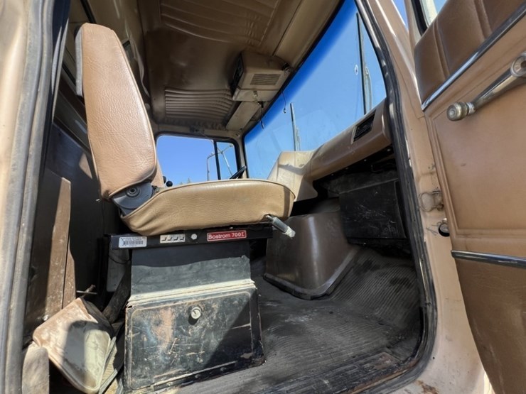 1991-ford-lt9000-image-15
